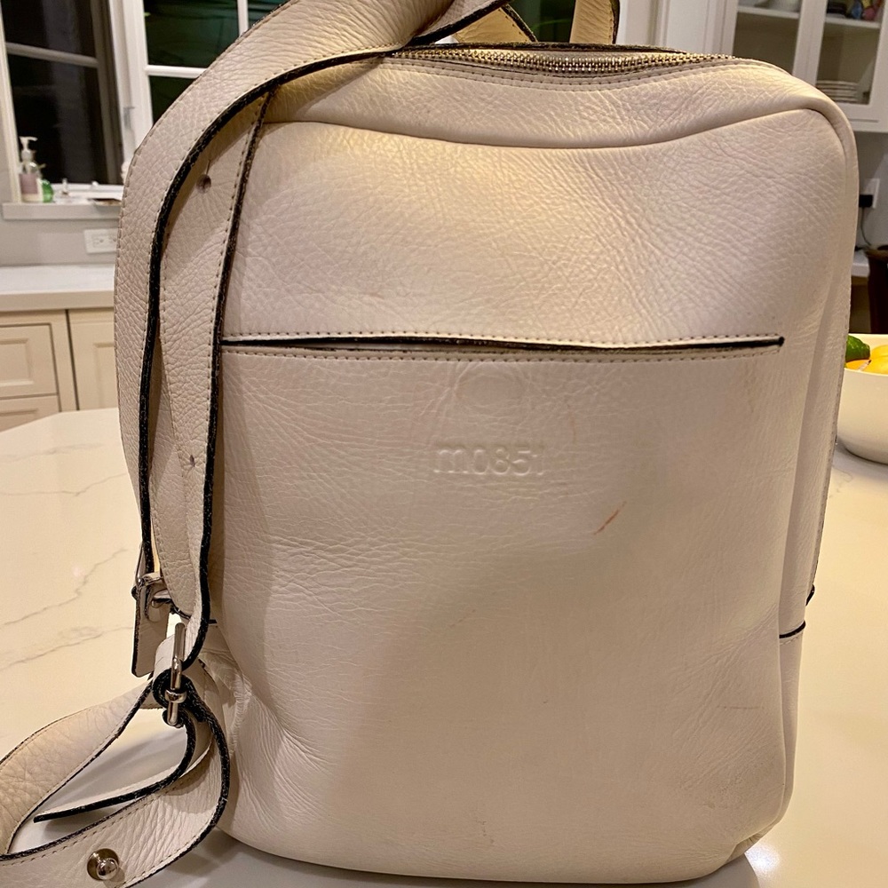 m0851 White Leather Backpack